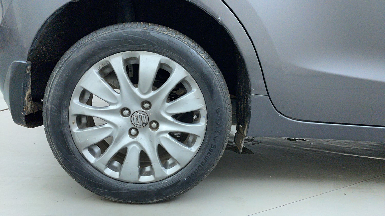 Used 2016 Maruti Suzuki Baleno Zeta 1.2 Petrol Manual tyres RIGHT REAR TYRE RIM VIEW