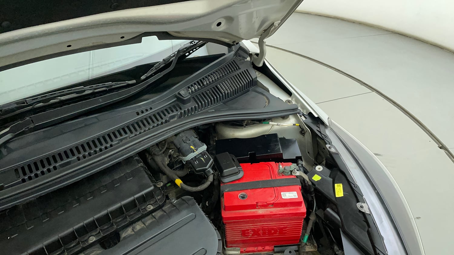 Used 2020 Tata Tiago XZ Petrol Manual engine ENGINE LEFT SIDE HINGE & APRON VIEW