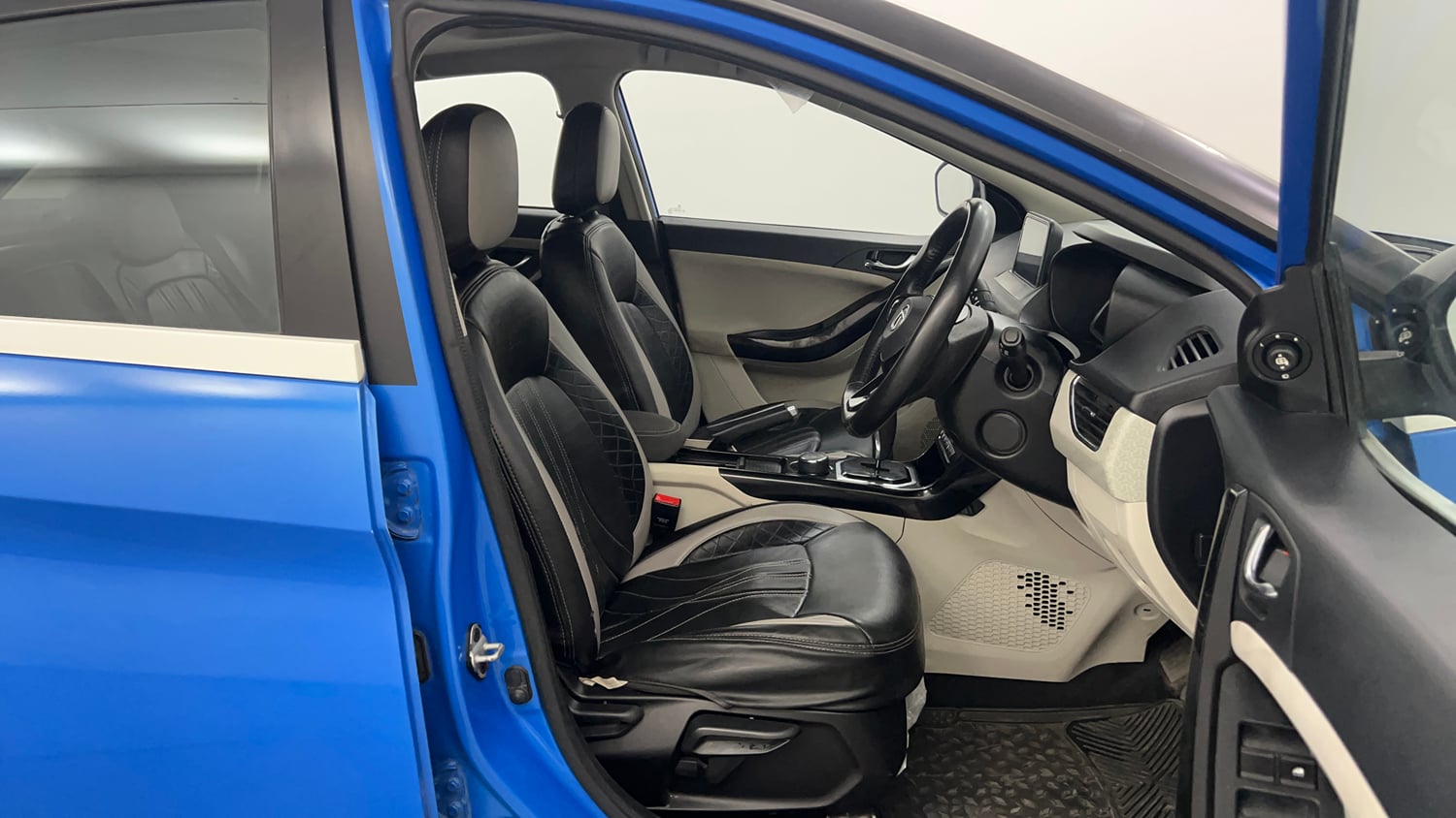Used 2020 Tata Nexon XZA Plus (O) Dual Tone Petrol Automatic interior RIGHT SIDE FRONT DOOR CABIN VIEW