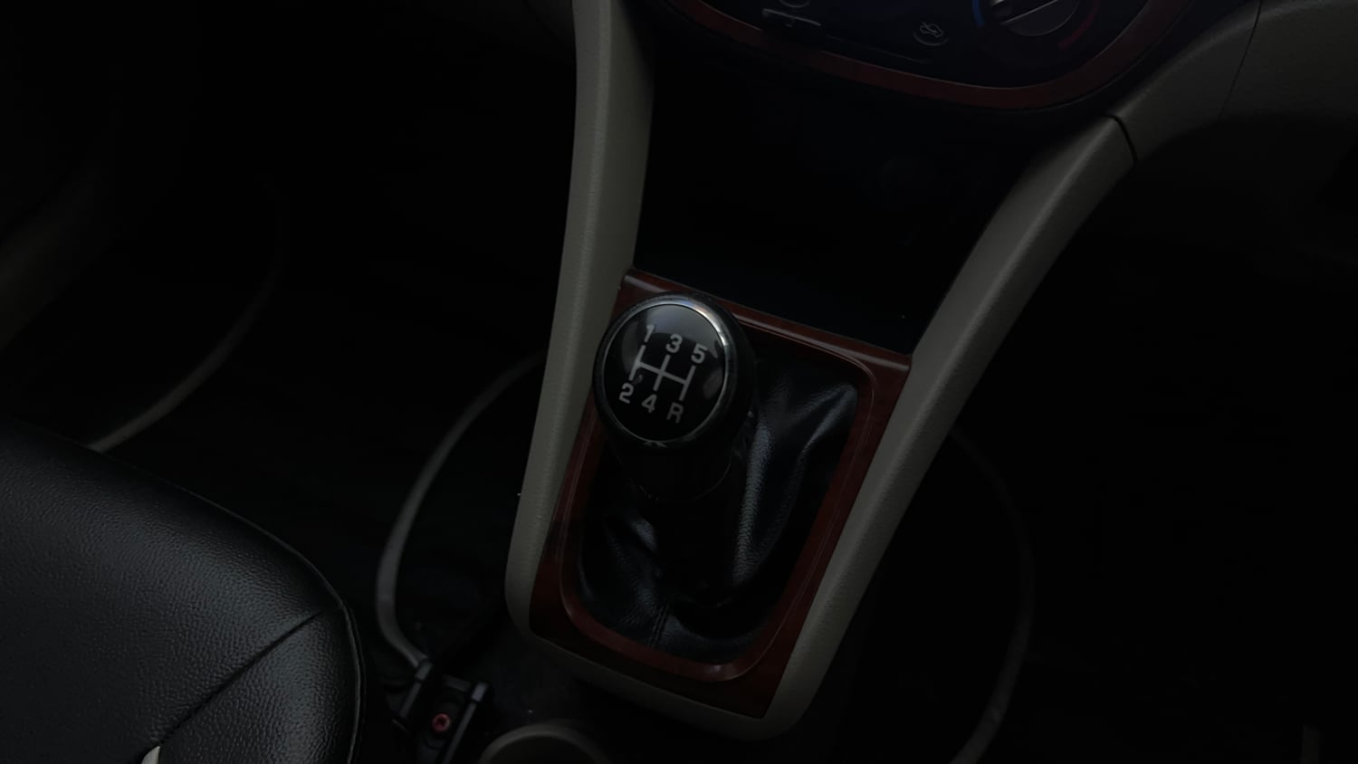 Used 2016 Maruti Suzuki Celerio VXi Petrol Manual interior GEAR  KNOB VIEW
