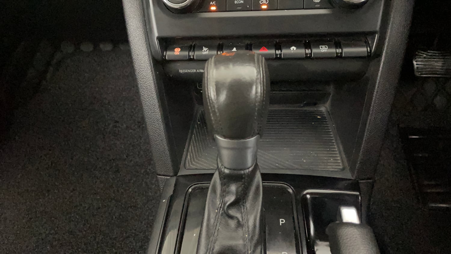 Used 2022 Mahindra XUV700 AX 5 Petrol AT 5 STR Petrol Automatic interior GEAR  KNOB VIEW