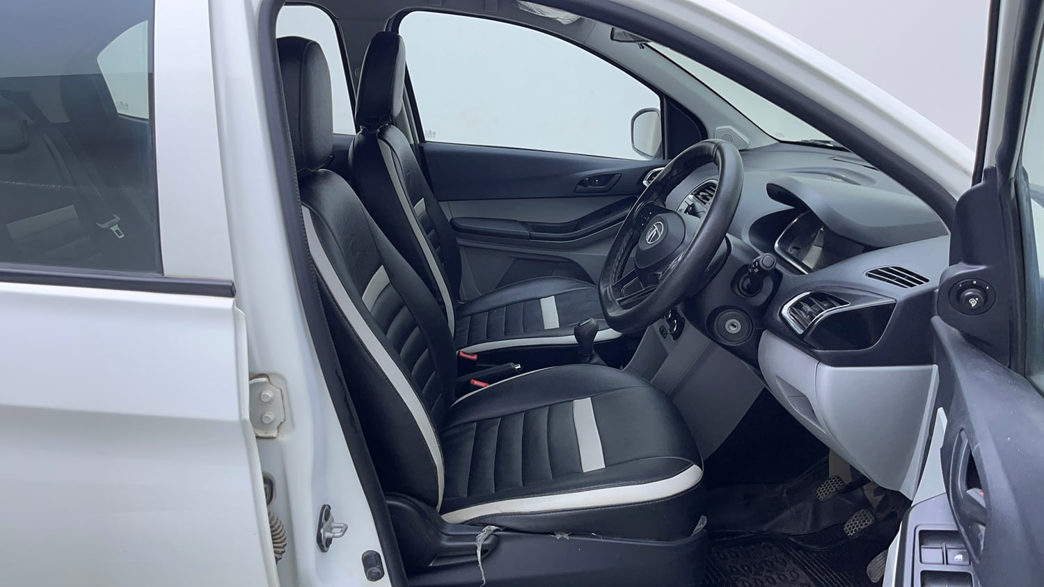 Used 2021 Tata Tiago XT Petrol Manual interior RIGHT SIDE FRONT DOOR CABIN VIEW