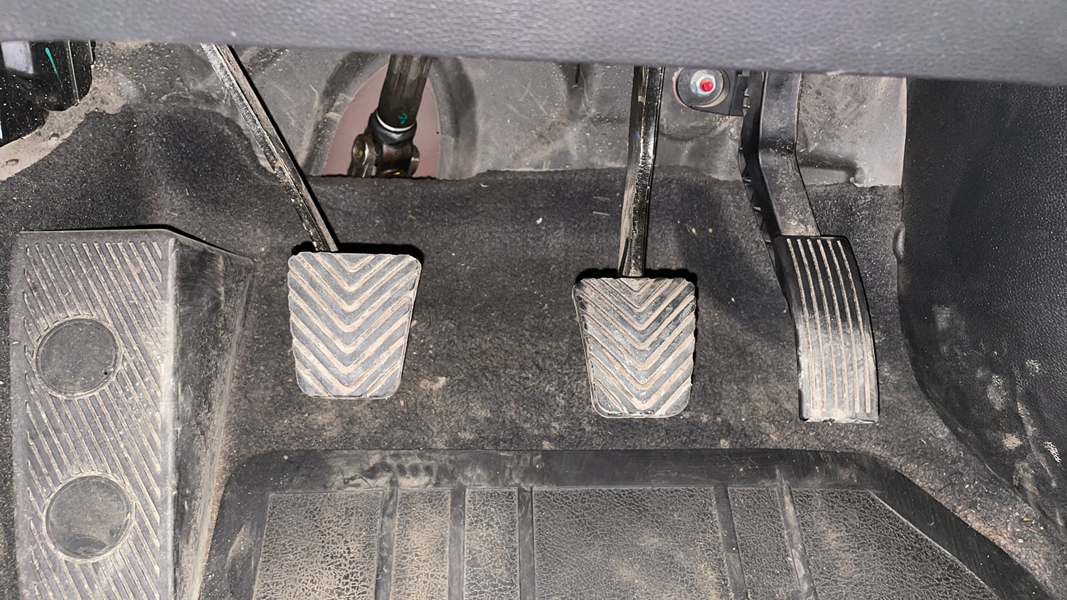 Used 2015 Hyundai Elite i20 Magna 1.2 Petrol Manual interior PEDALS VIEW