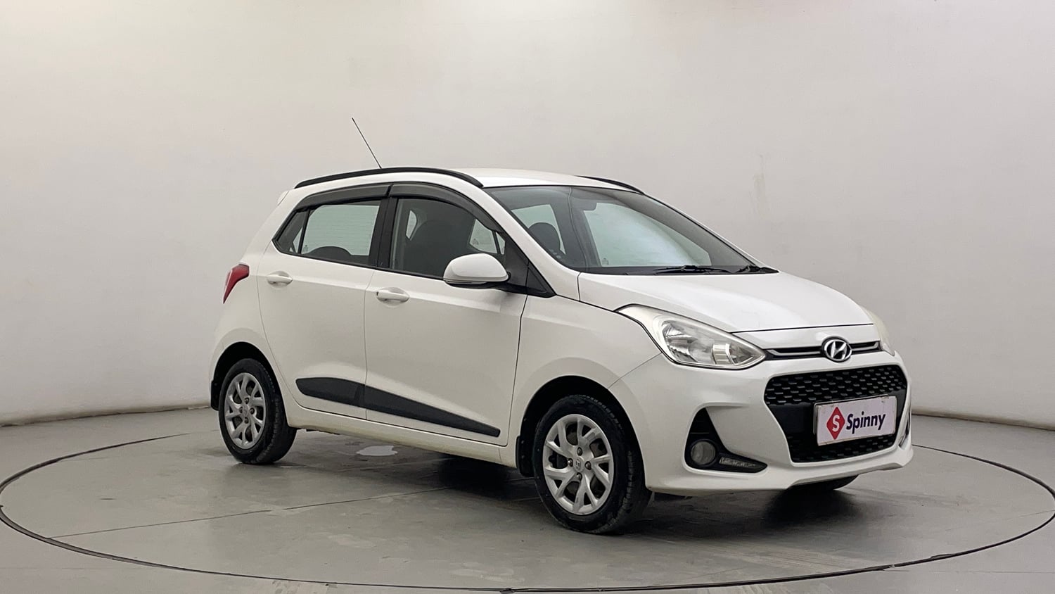 Used 2018 Hyundai Grand i10 Sportz (O) 1.2 Kappa VTVT Petrol Manual exterior RIGHT FRONT CORNER VIEW
