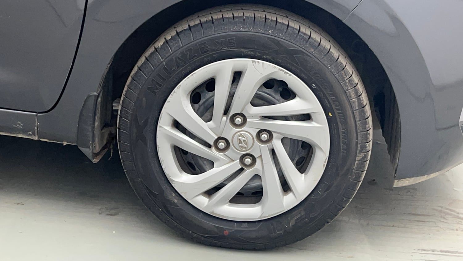 Used 2019 Hyundai Grand i10 Nios Magna AMT 1.2 Kappa VTVT Petrol Automatic tyres RIGHT FRONT TYRE RIM VIEW