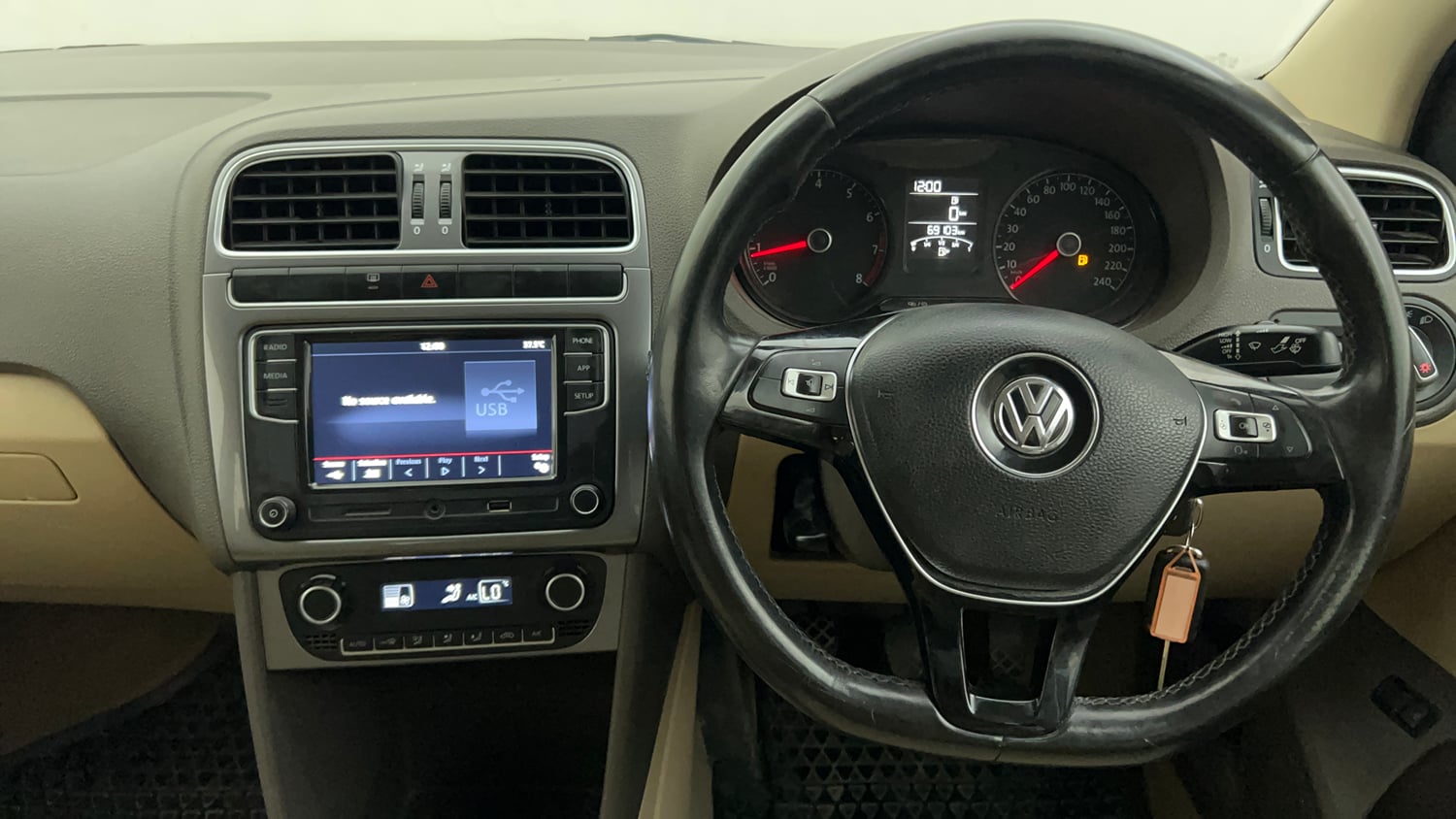 Used 2019 Volkswagen Vento Highline 1.6 (P) Petrol Manual interior STEERING VIEW