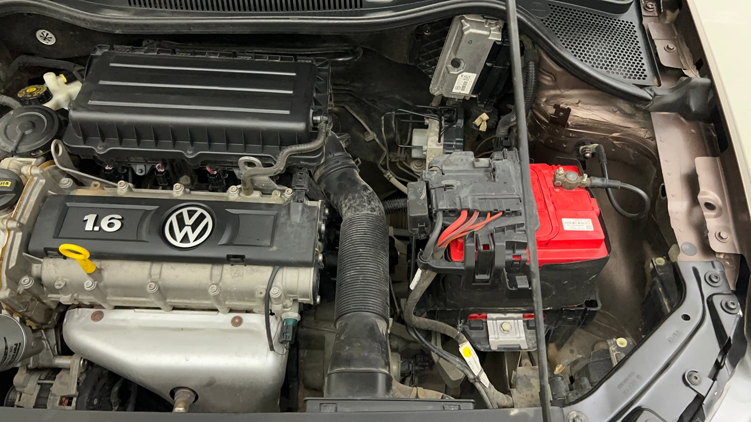 Used 2019 Volkswagen Vento Highline 1.6 (P) Petrol Manual engine ENGINE LEFT SIDE VIEW