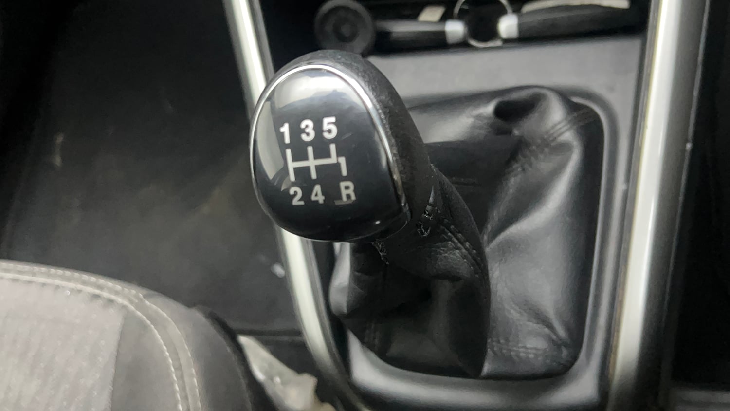 Used 2018 Ford EcoSport Titanium 1.5L Ti-VCT Petrol Manual interior GEAR  KNOB VIEW