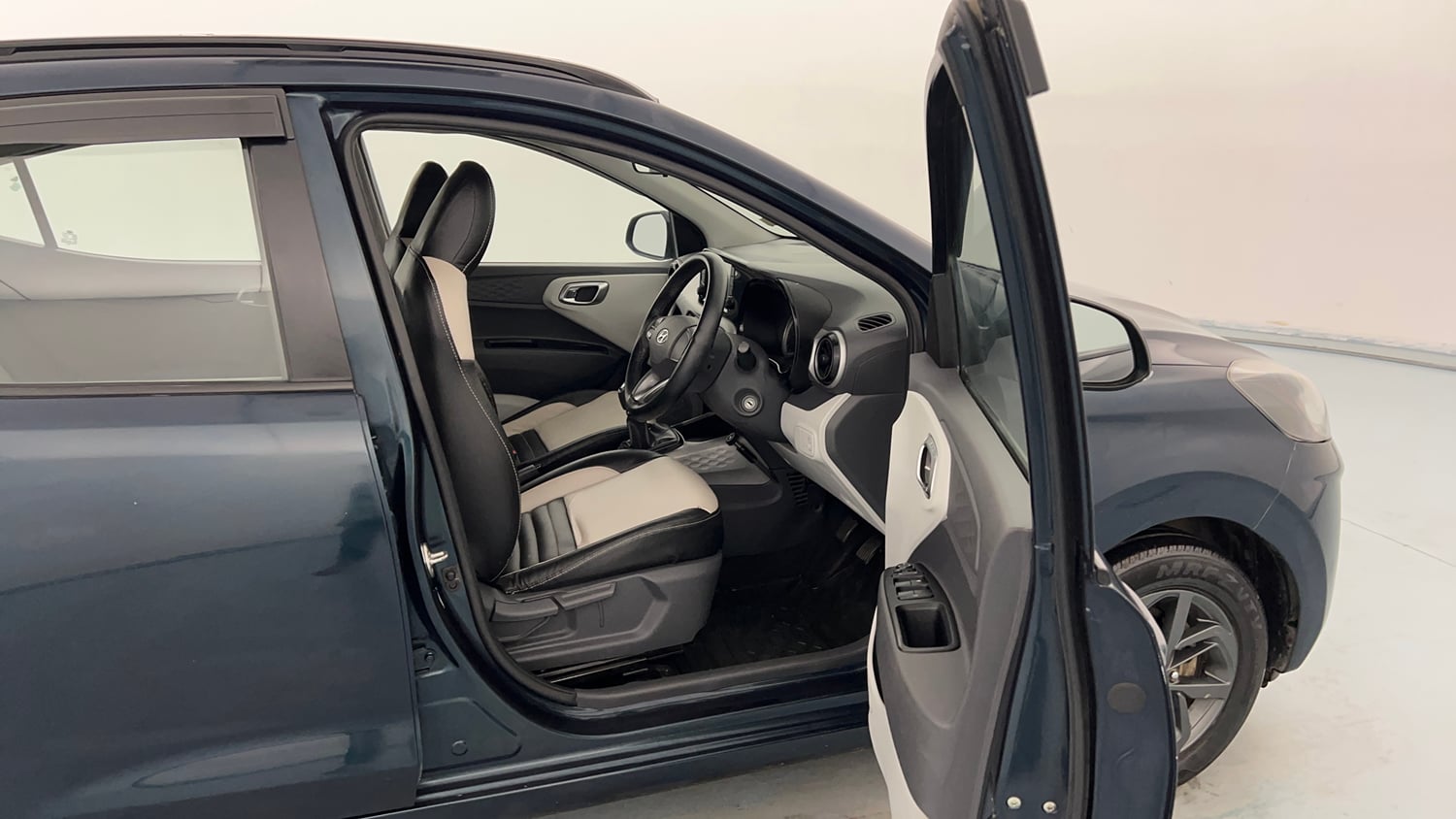Used 2020 Hyundai Grand i10 Nios Sportz 1.2 Kappa VTVT Petrol Manual interior RIGHT SIDE FRONT DOOR CABIN VIEW