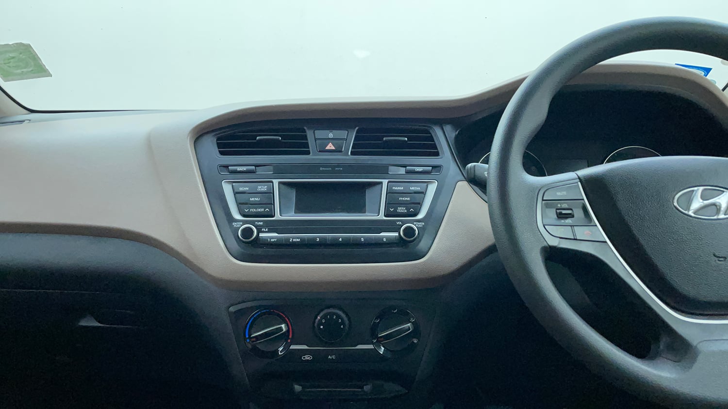 Used 2015 Hyundai Elite i20 Magna 1.2 Petrol Manual interior MUSIC SYSTEM & AC CONTROL VIEW