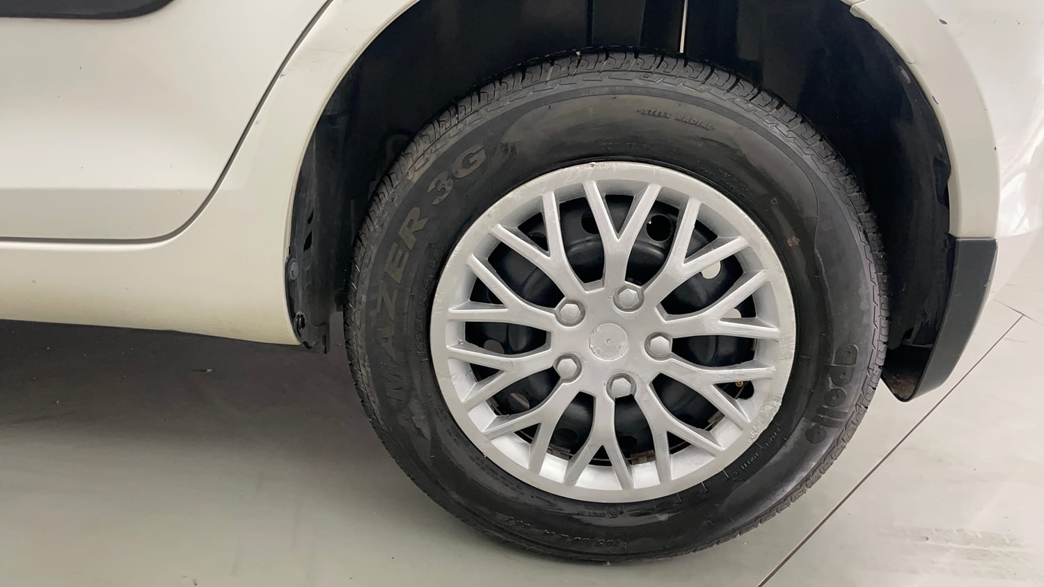 Used 2013 Maruti Suzuki Swift VXi Petrol Manual tyres LEFT REAR TYRE RIM VIEW