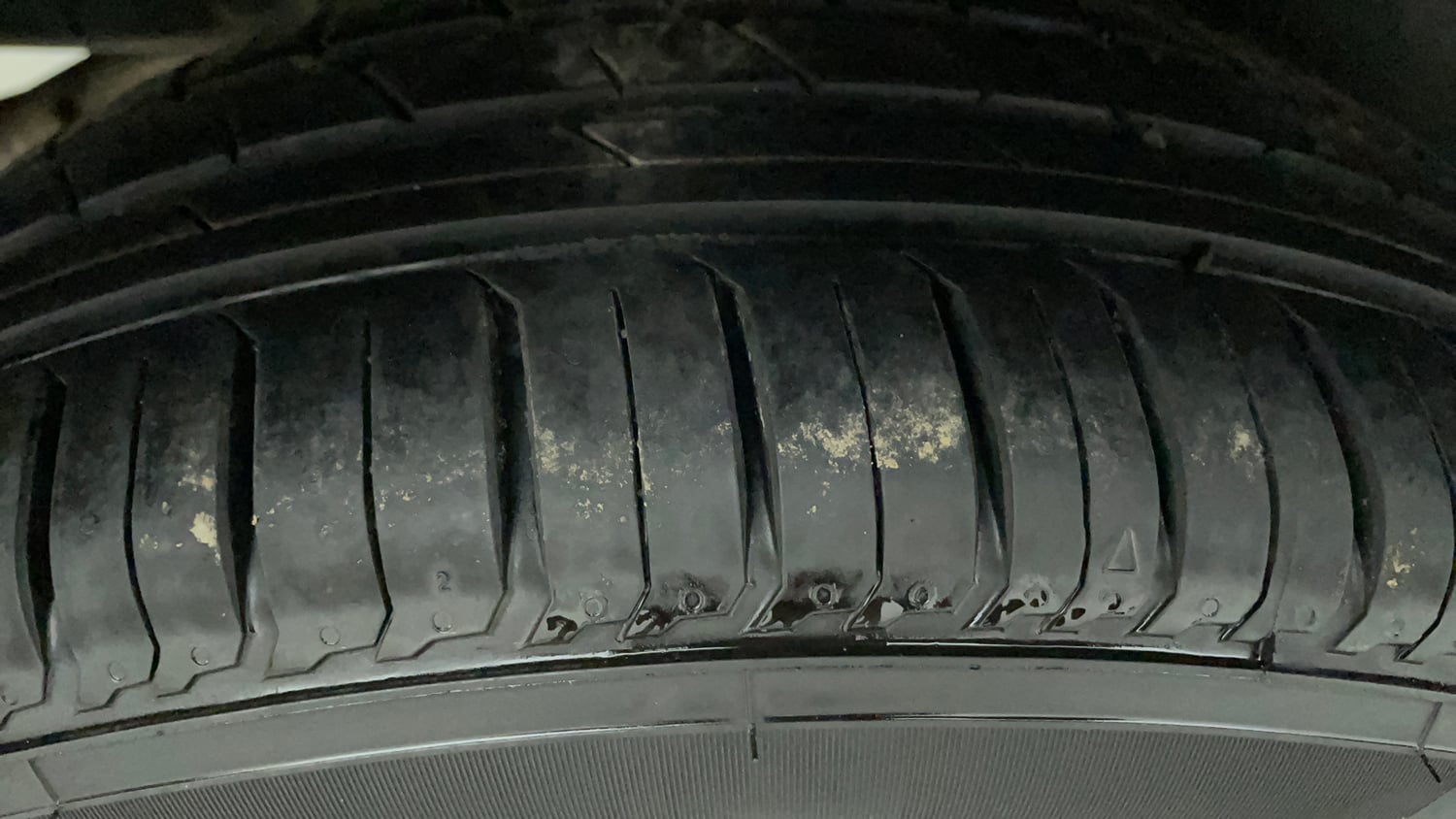 Used 2015 Maruti Suzuki Swift ZXi Petrol Manual tyres RIGHT REAR TYRE TREAD VIEW