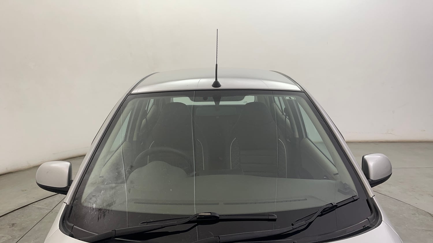 Used 2014 Hyundai i10 Sportz 1.1 iRDE2 Petrol Manual exterior FRONT WINDSHIELD VIEW