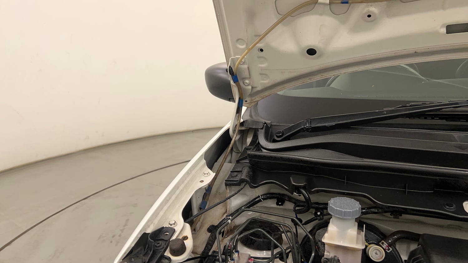Used 2024 Maruti Suzuki Alto K10 VXi Petrol Manual engine ENGINE RIGHT SIDE HINGE & APRON VIEW