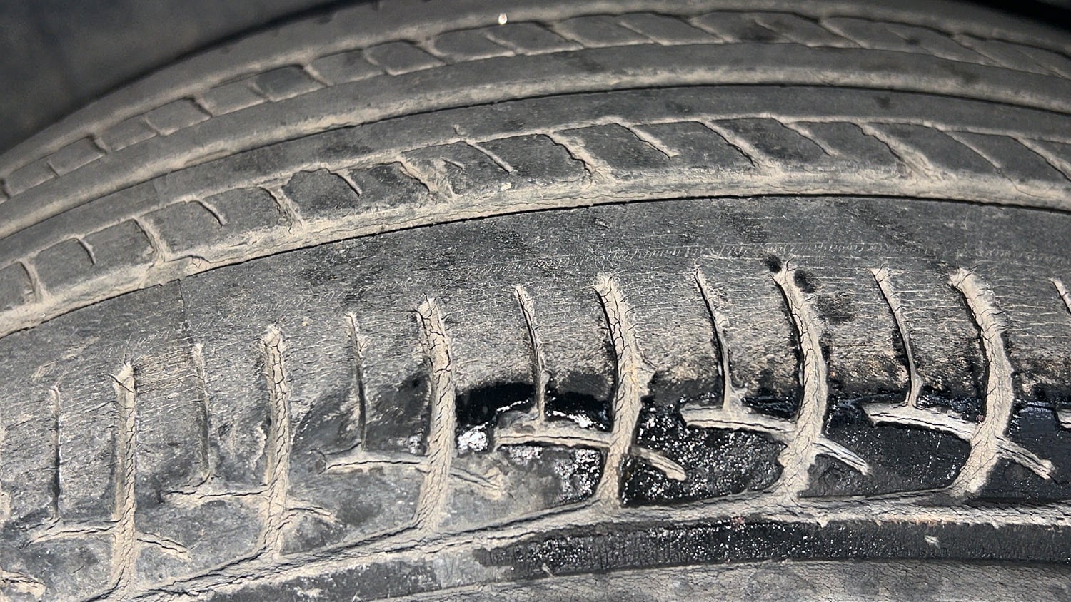 Used 2019 Maruti Suzuki Ciaz Delta Hybrid 1.5 AT Petrol Automatic tyres LEFT REAR TYRE TREAD VIEW