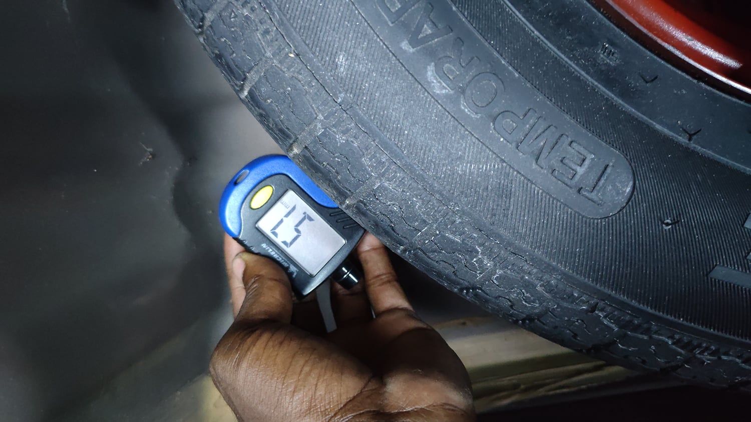 Used 2025 Nissan Magnite XE Petrol Manual tyres SPARE TYRE VIEW