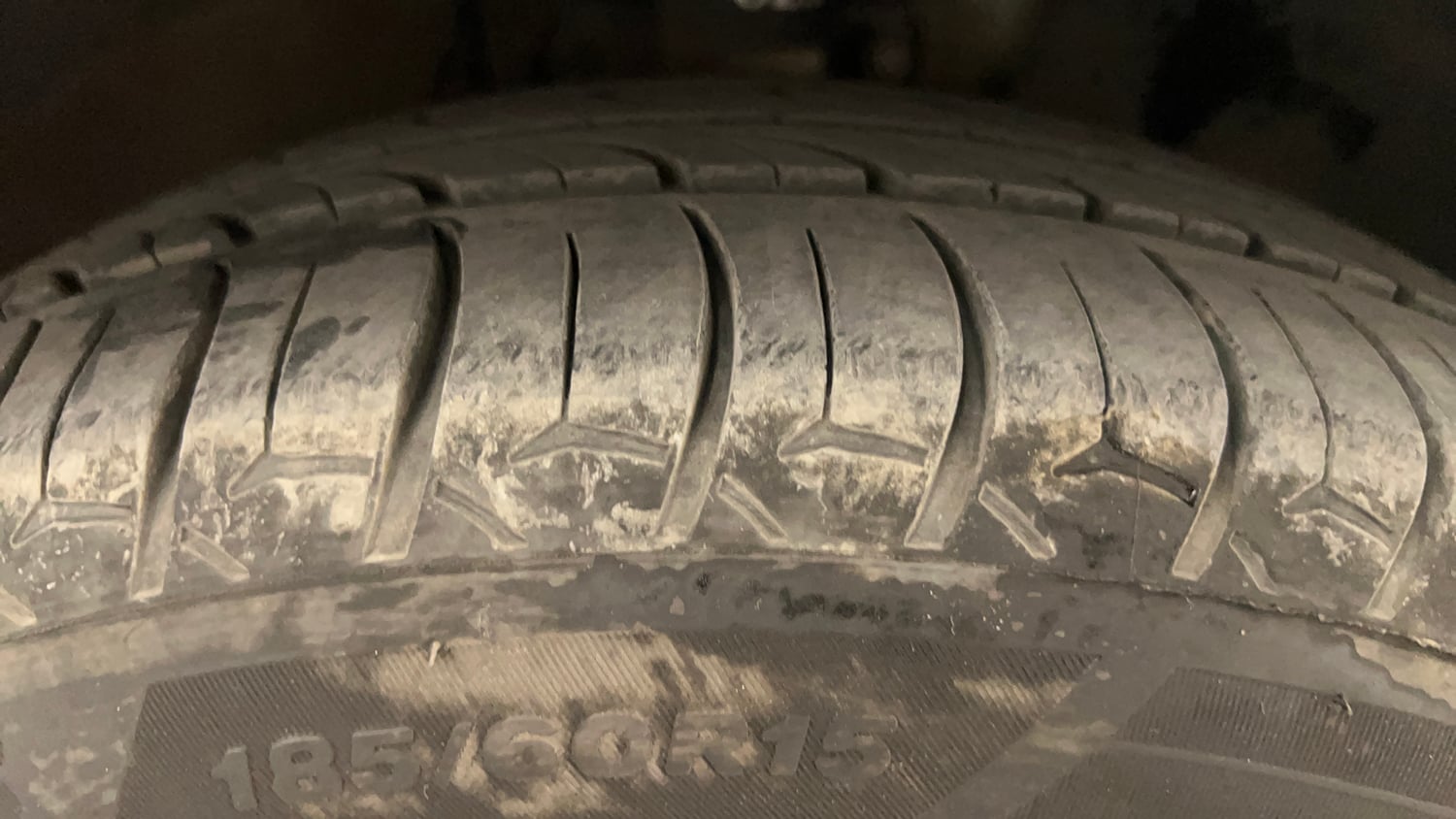 Used 2015 Volkswagen Polo Comfortline 1.5L (D) Diesel Manual tyres RIGHT FRONT TYRE TREAD VIEW