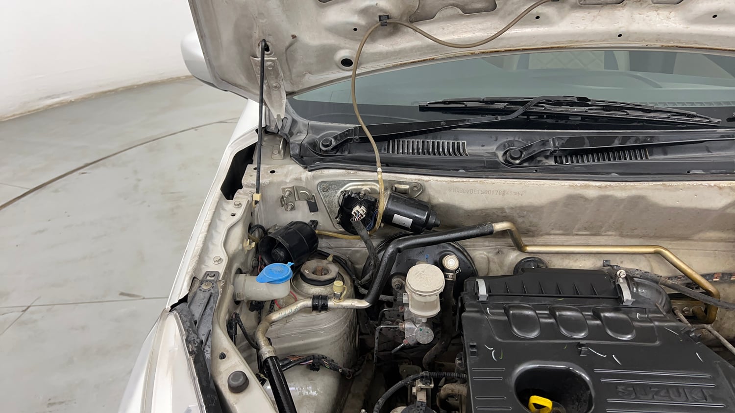 Used 2015 Maruti Suzuki Alto K10 VXi Petrol Manual engine ENGINE RIGHT SIDE HINGE & APRON VIEW