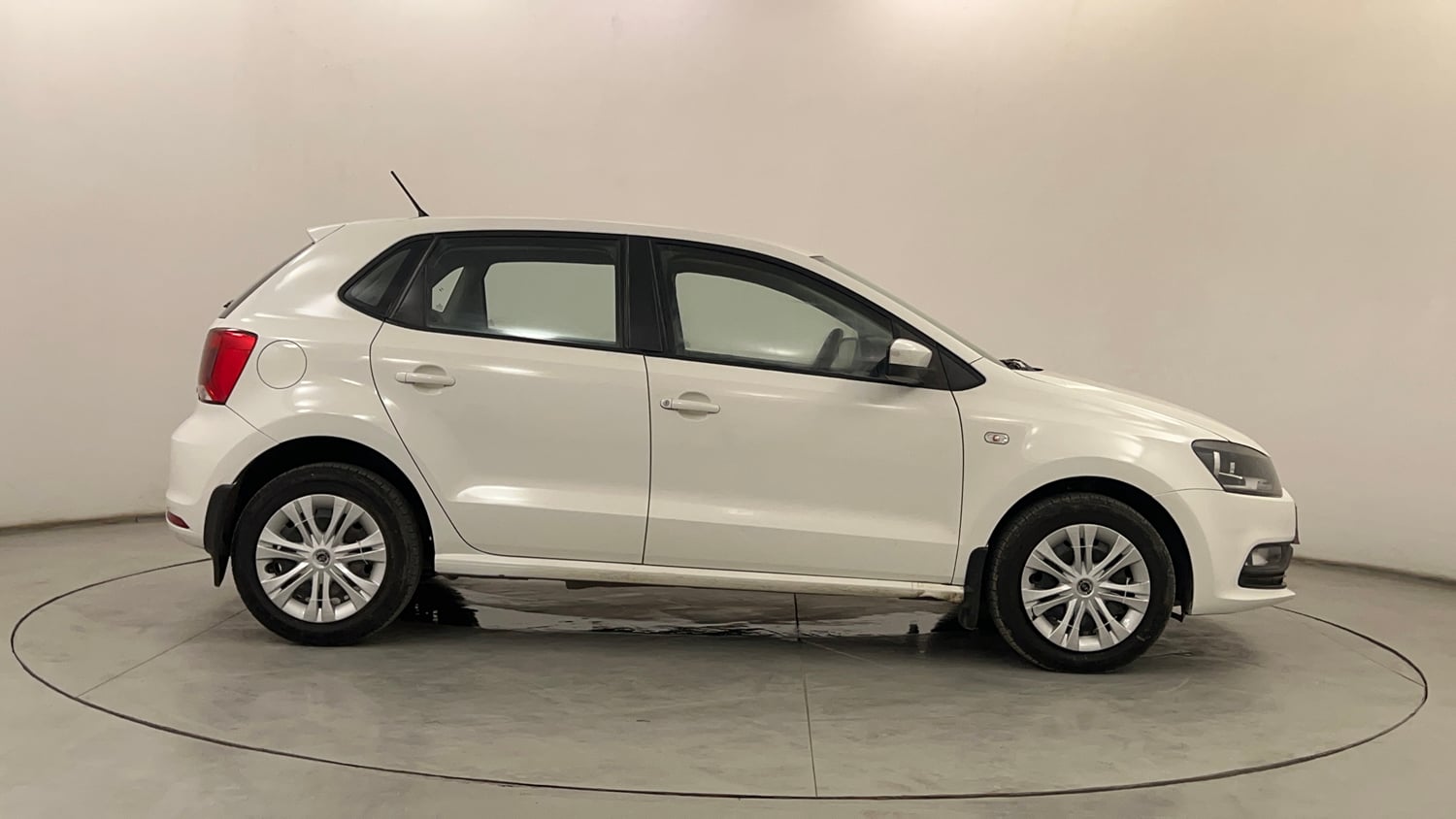 Used 2015 Volkswagen Polo Comfortline 1.5L (D) Diesel Manual exterior RIGHT SIDE VIEW