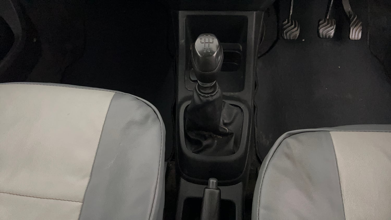 Used 2018 Renault Kwid 1.0 RXT Opt Petrol Manual interior GEAR  KNOB VIEW