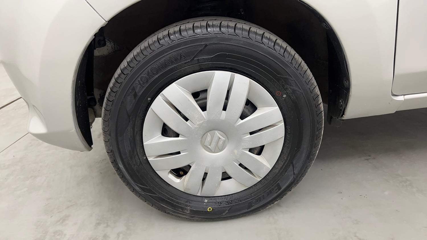 Used 2016 Maruti Suzuki Alto 800 Lxi Petrol Manual tyres LEFT FRONT TYRE RIM VIEW