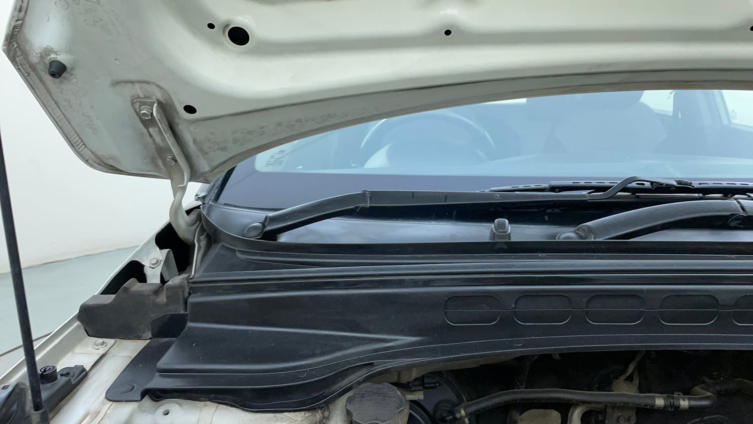 Used 2018 Hyundai Creta SX 1.6 AT Petrol Petrol Automatic engine ENGINE RIGHT SIDE HINGE & APRON VIEW