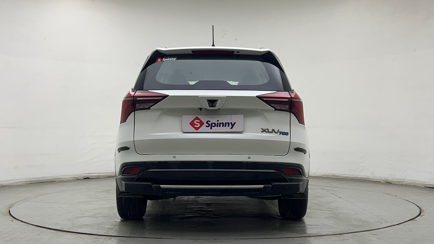 Used 2022 Mahindra XUV700 MX Petrol MT 5 STR Petrol Manual exterior BACK VIEW