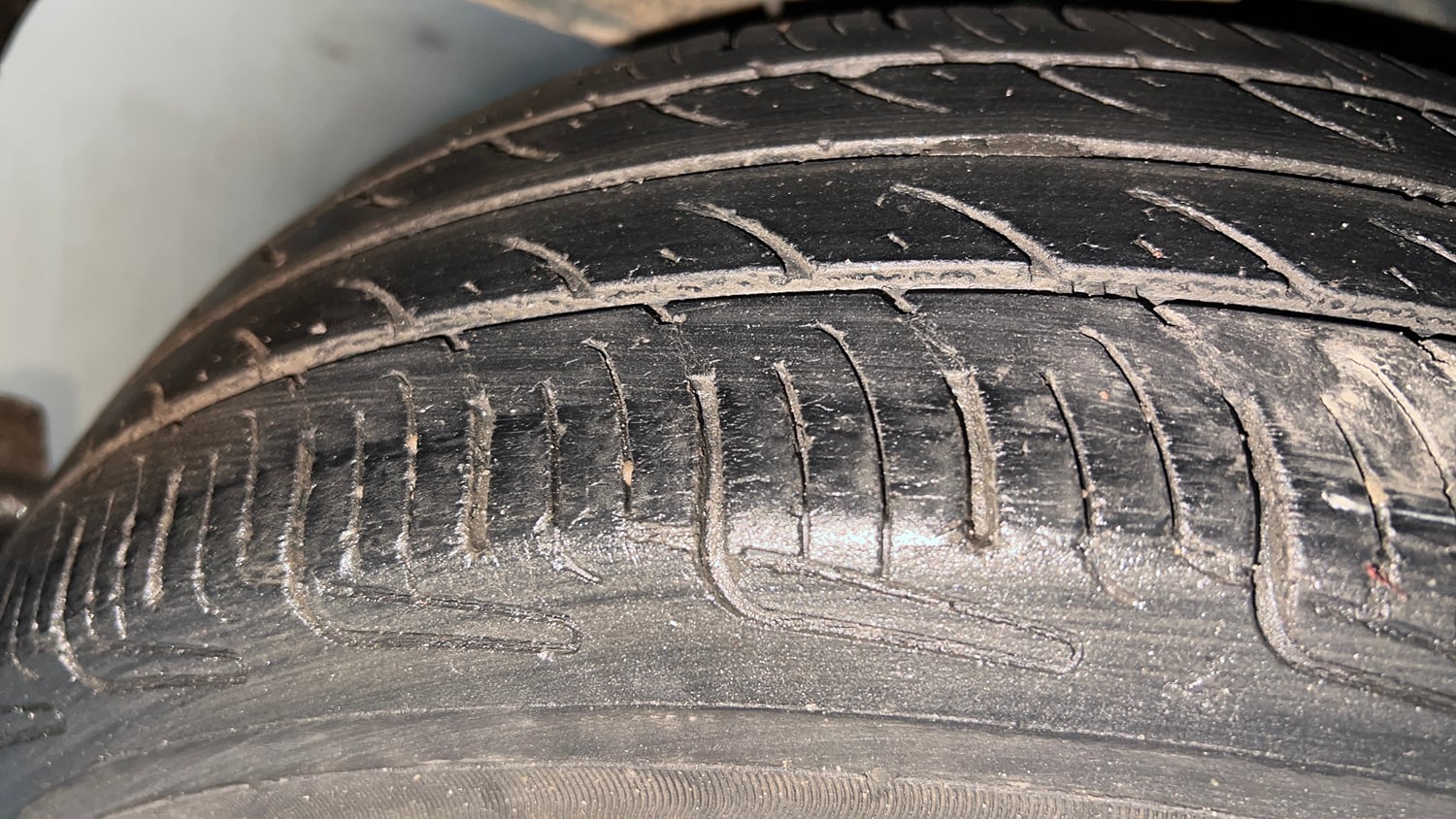 Used 2022 Renault Kwid RXT 1.0 Petrol Manual tyres RIGHT REAR TYRE TREAD VIEW