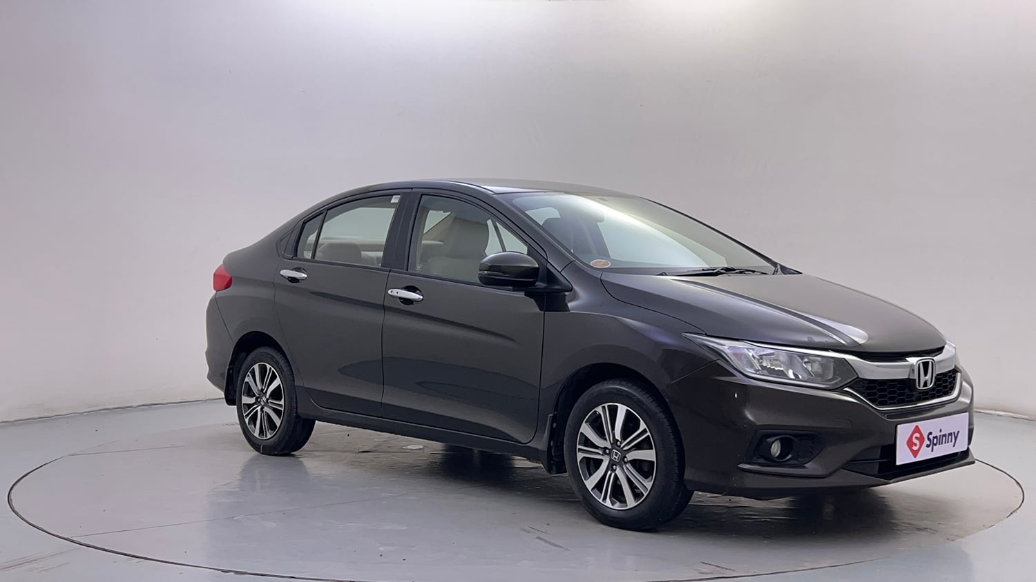 Used 2017 Honda City V Petrol Petrol Manual exterior RIGHT FRONT CORNER VIEW