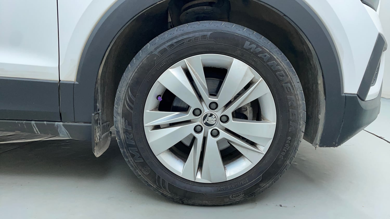 Used 2023 Skoda Kushaq Ambition 1.0L TSI MT Petrol Manual tyres RIGHT FRONT TYRE RIM VIEW