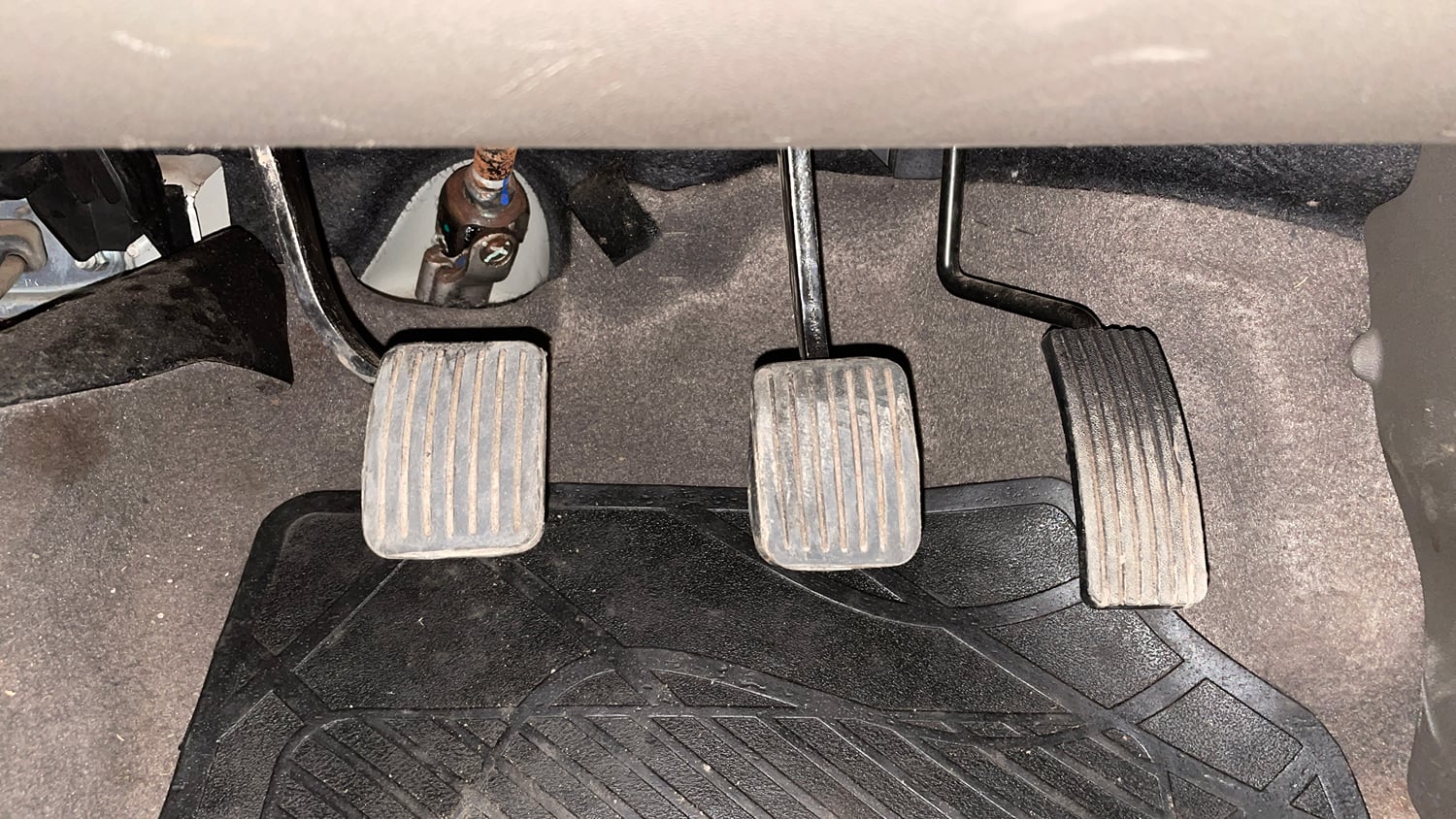 Used 2013 Hyundai i10 Sportz 1.2 Kappa2 Petrol Manual interior PEDALS VIEW
