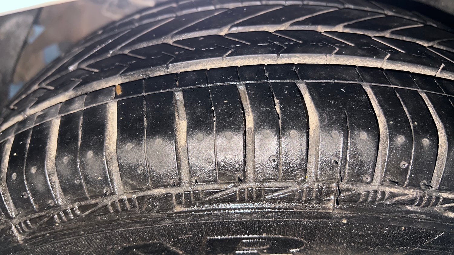Used 2015 Hyundai Grand i10 Sportz 1.2 Kappa VTVT Petrol Manual tyres RIGHT REAR TYRE TREAD VIEW