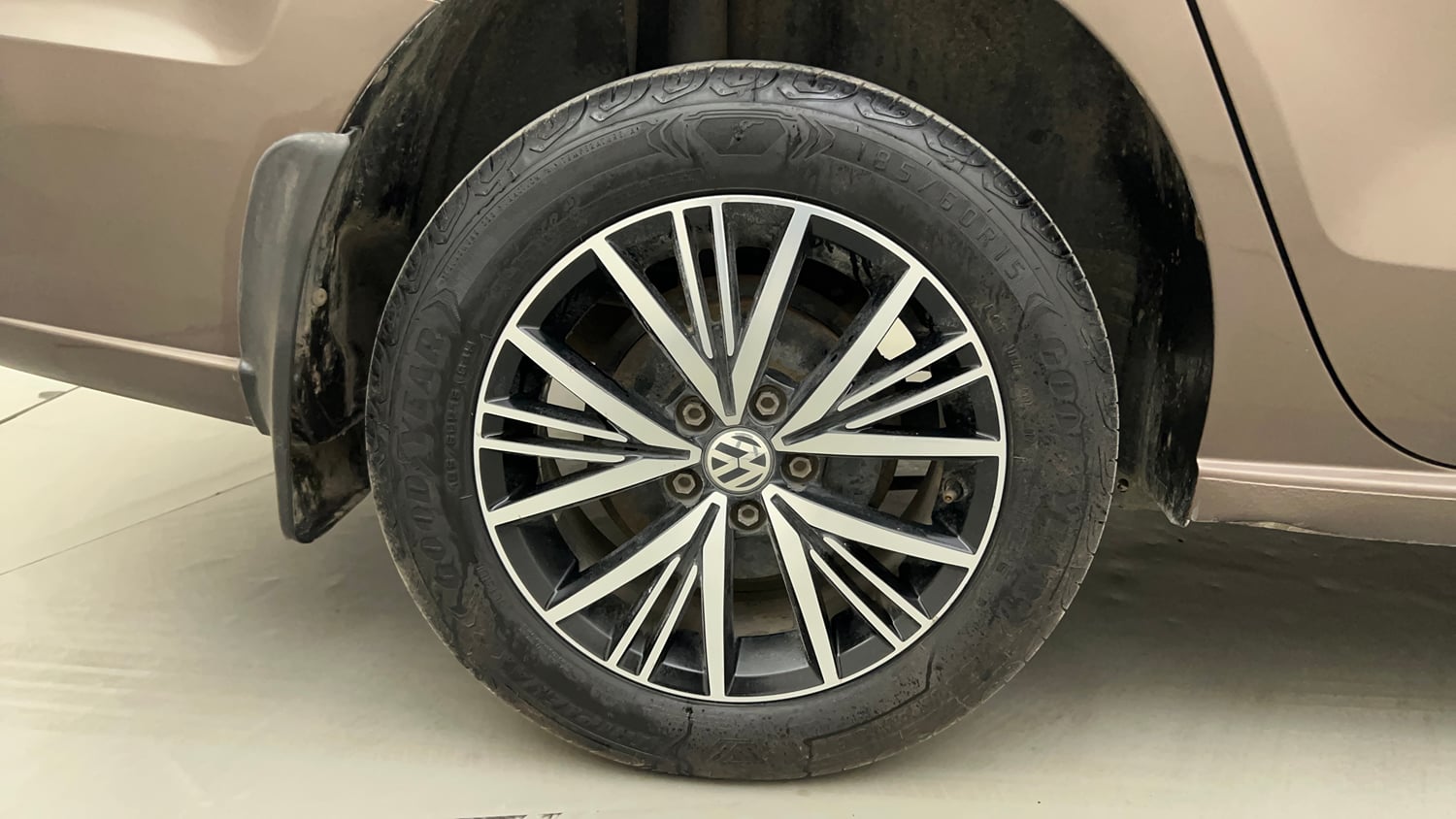 Used 2019 Volkswagen Vento Highline 1.6 (P) Petrol Manual tyres RIGHT REAR TYRE RIM VIEW
