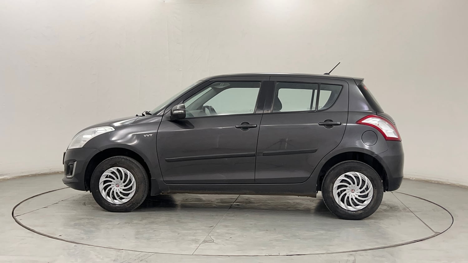 Used 2018 Maruti Suzuki Swift VXI (O) Petrol Manual exterior LEFT SIDE VIEW