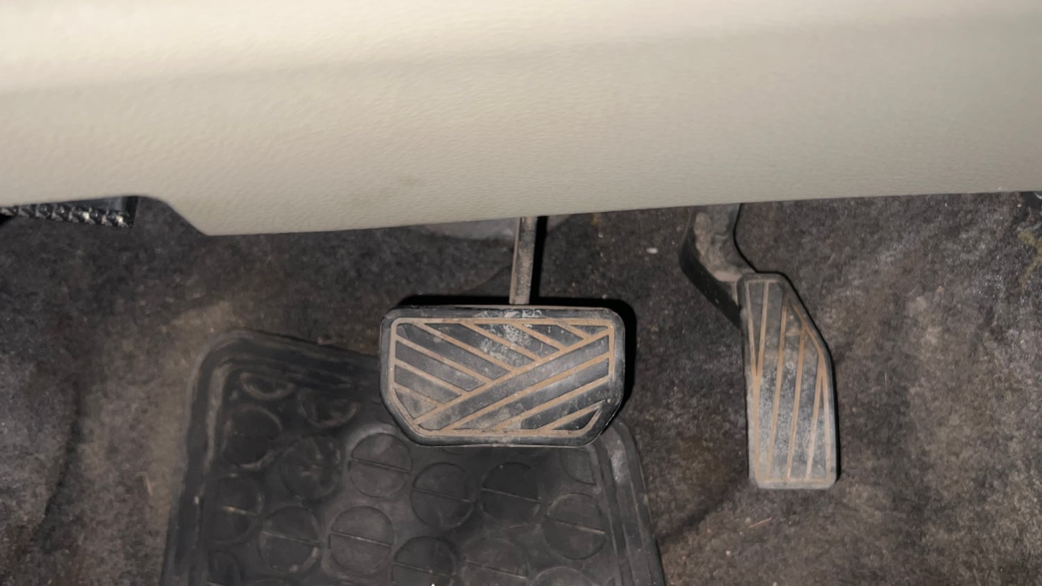 Used 2016 Maruti Suzuki Celerio VXi AMT Petrol Automatic interior PEDALS VIEW