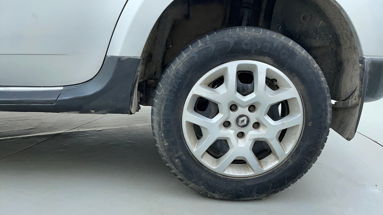 Used 2017 Renault Duster RXL Petrol Petrol Manual tyres LEFT REAR TYRE RIM VIEW