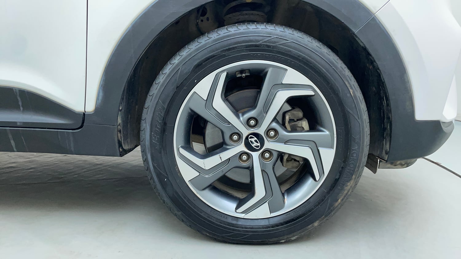 Used 2018 Hyundai Creta SX 1.6 AT Petrol Petrol Automatic tyres RIGHT FRONT TYRE RIM VIEW