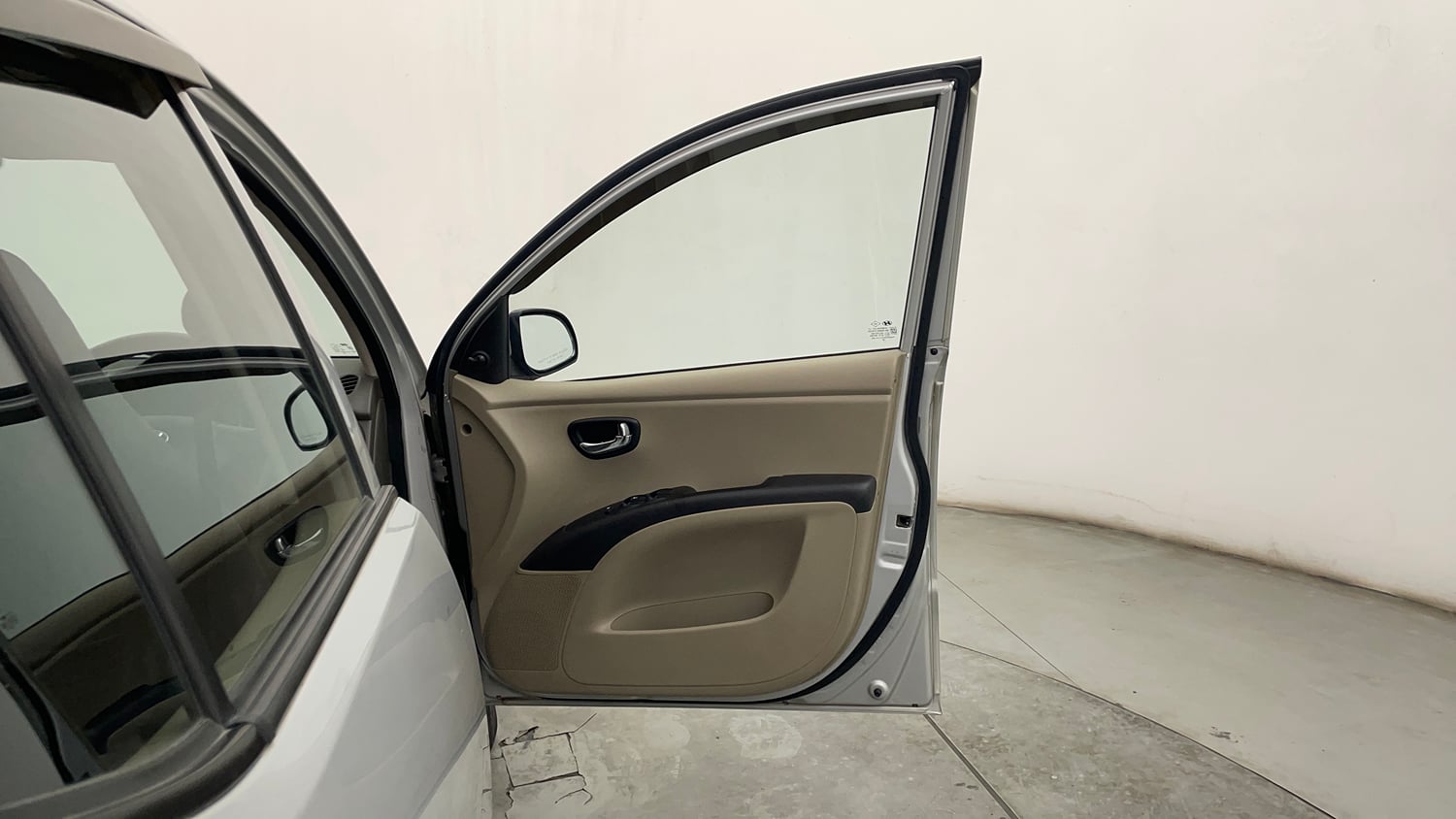 Used 2014 Hyundai i10 Sportz 1.1 iRDE2 Petrol Manual interior RIGHT FRONT DOOR OPEN VIEW
