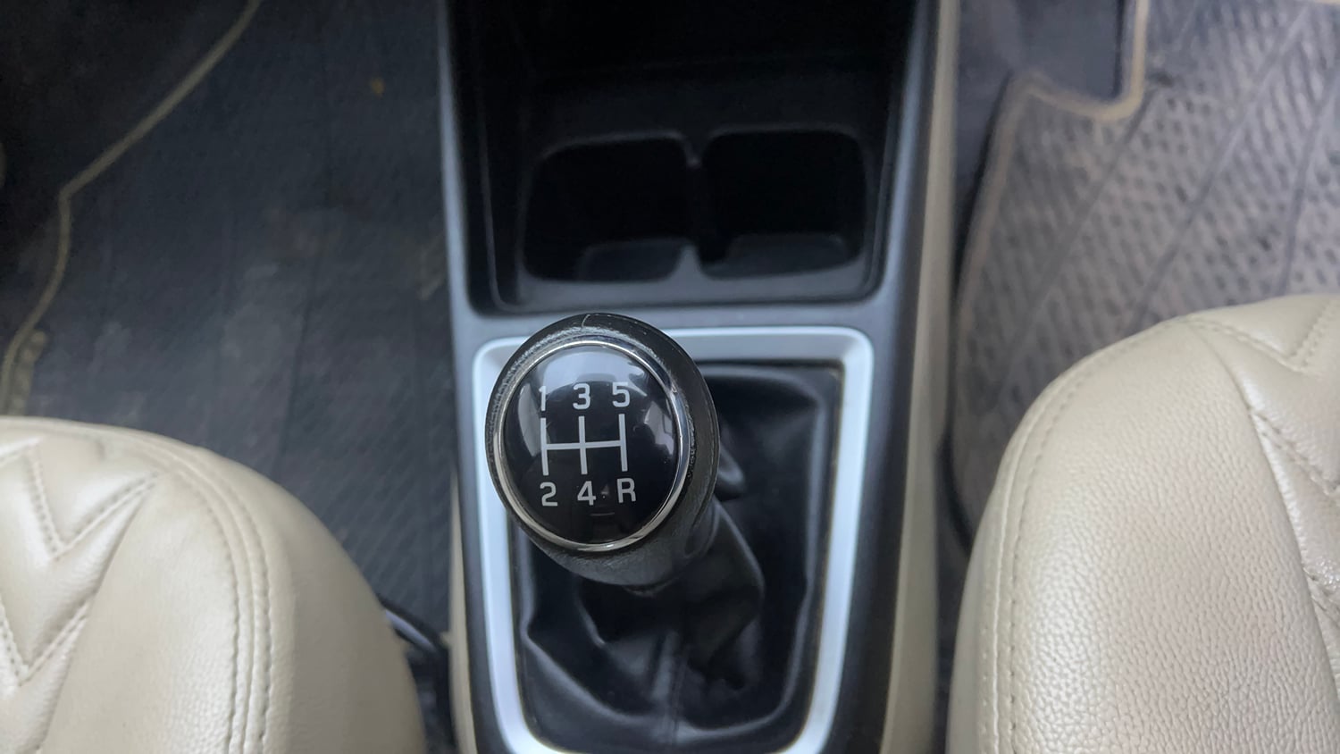 Used 2019 Maruti Suzuki Dzire VXi Petrol Manual interior GEAR  KNOB VIEW
