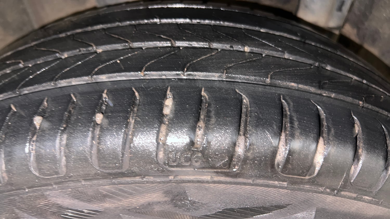 Used 2021 Renault Kiger RXZ AMT Dual Tone Petrol Automatic tyres RIGHT REAR TYRE TREAD VIEW
