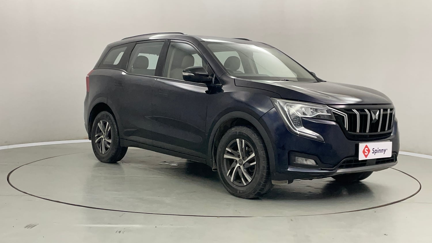 Used 2022 Mahindra XUV700 AX 5 Petrol AT 5 STR Petrol Automatic exterior RIGHT FRONT CORNER VIEW