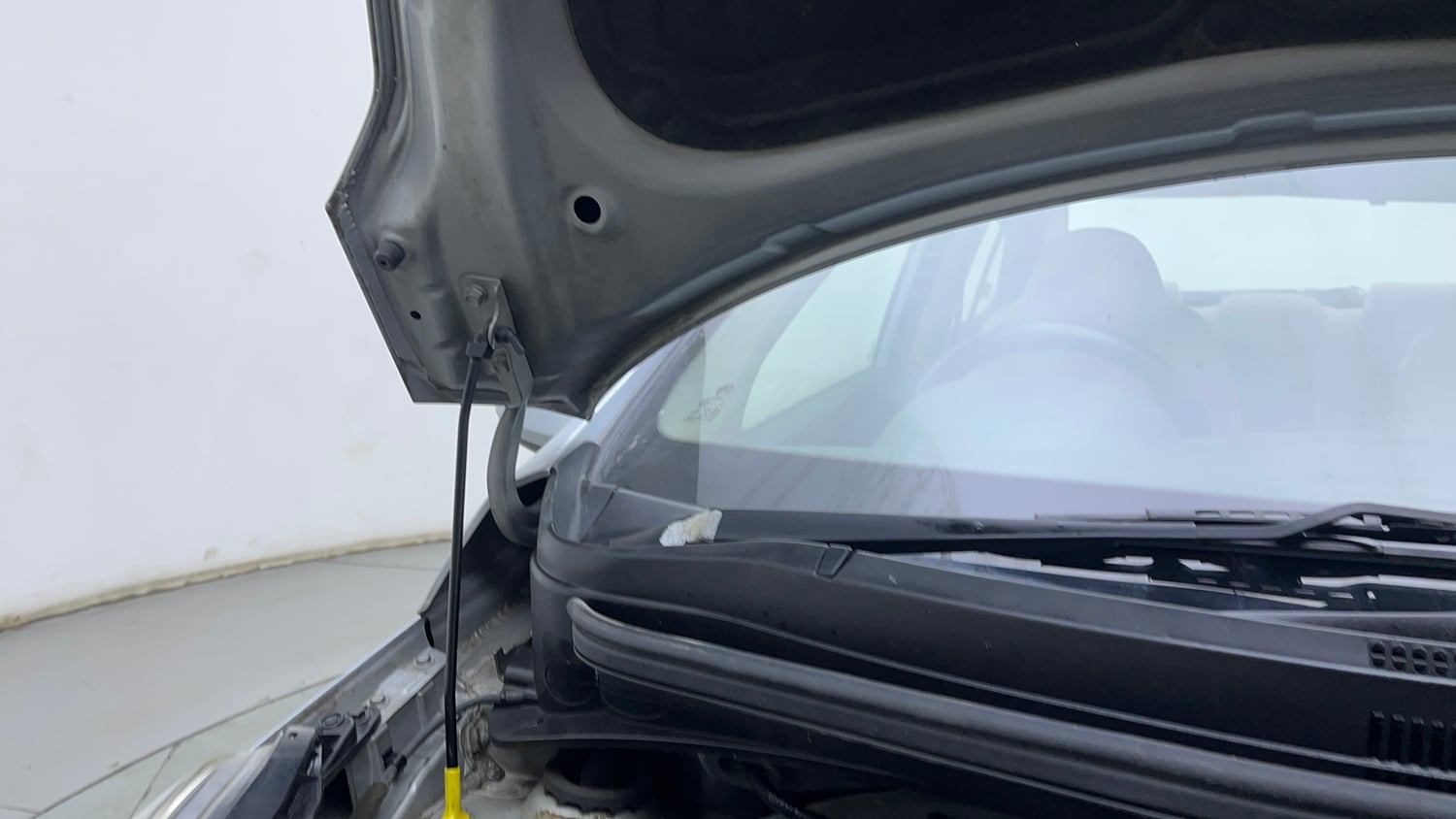 Used 2019 Hyundai Xcent S CRDi Diesel Manual engine ENGINE RIGHT SIDE HINGE & APRON VIEW