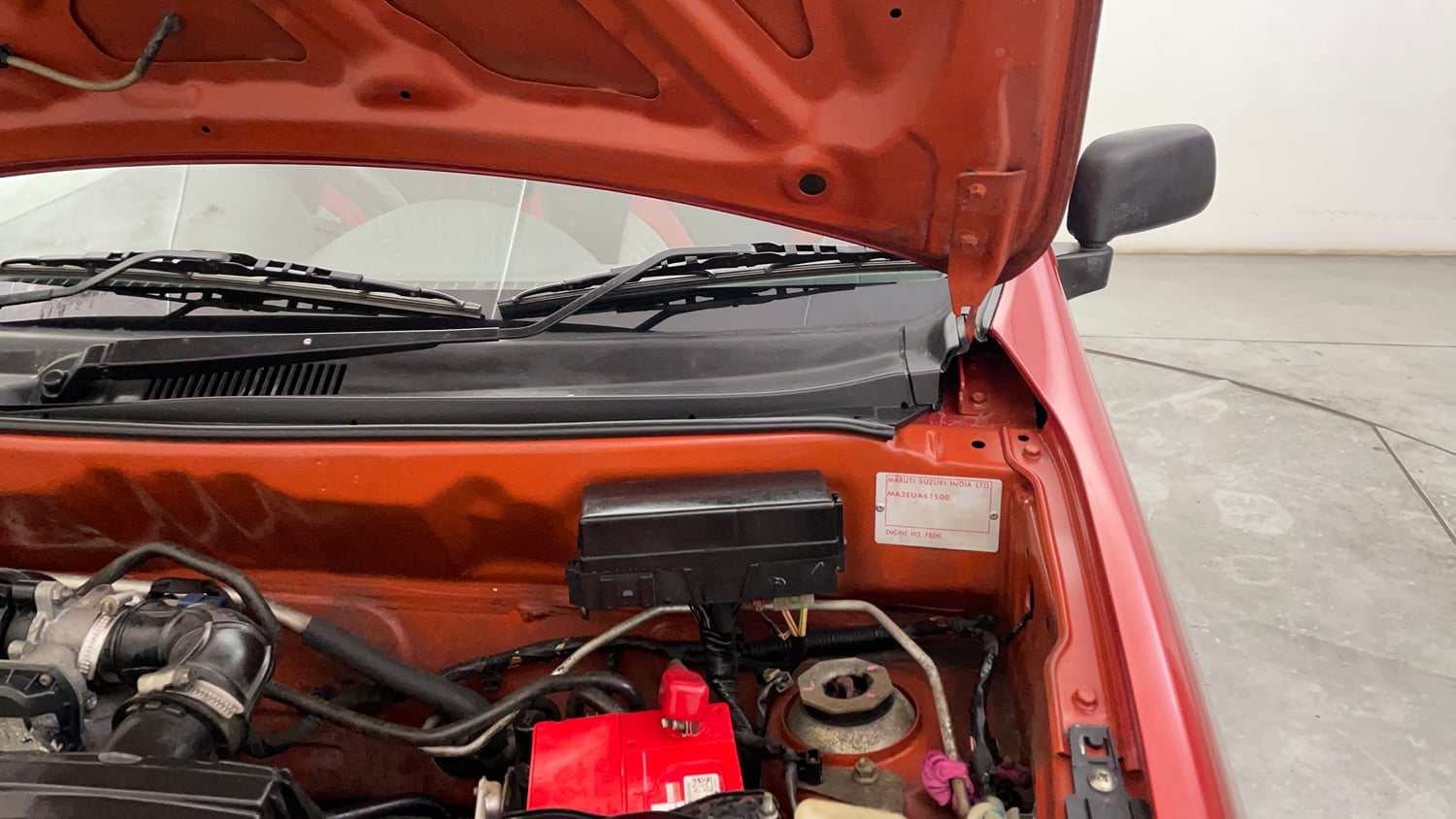 Used 2018 Maruti Suzuki Alto 800 LXi Petrol Manual engine ENGINE LEFT SIDE HINGE & APRON VIEW