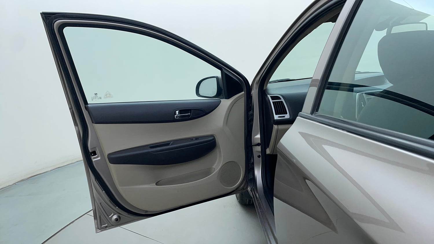 Used 2013 Hyundai i20 Asta 1.2 Petrol Manual interior LEFT FRONT DOOR OPEN VIEW