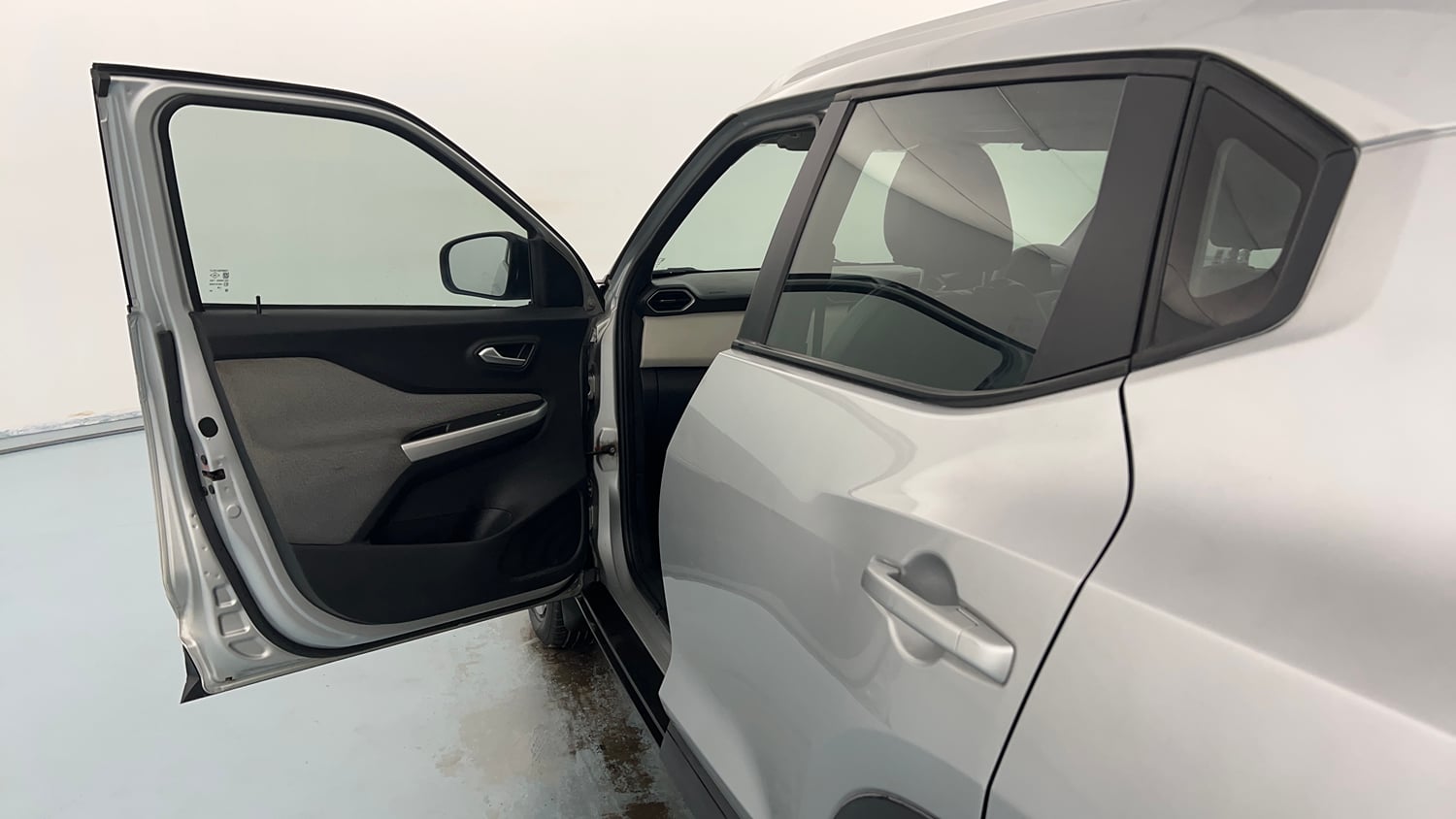 Used 2021 Nissan Magnite XL Petrol Manual interior LEFT FRONT DOOR OPEN VIEW