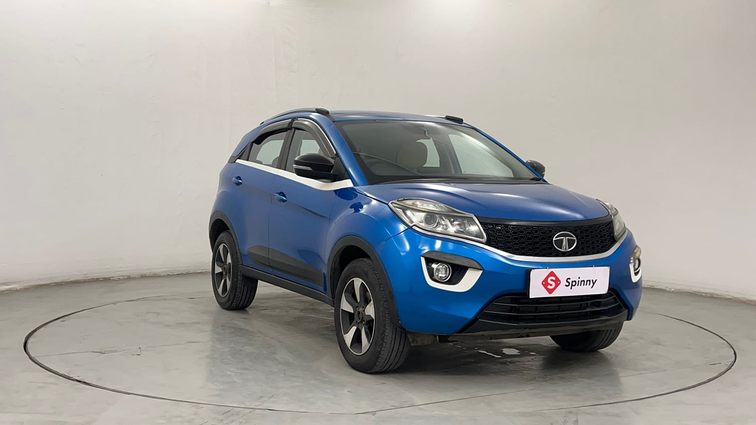 Used 2019 Tata Nexon XZ Plus Petrol Manual exterior RIGHT FRONT CORNER VIEW