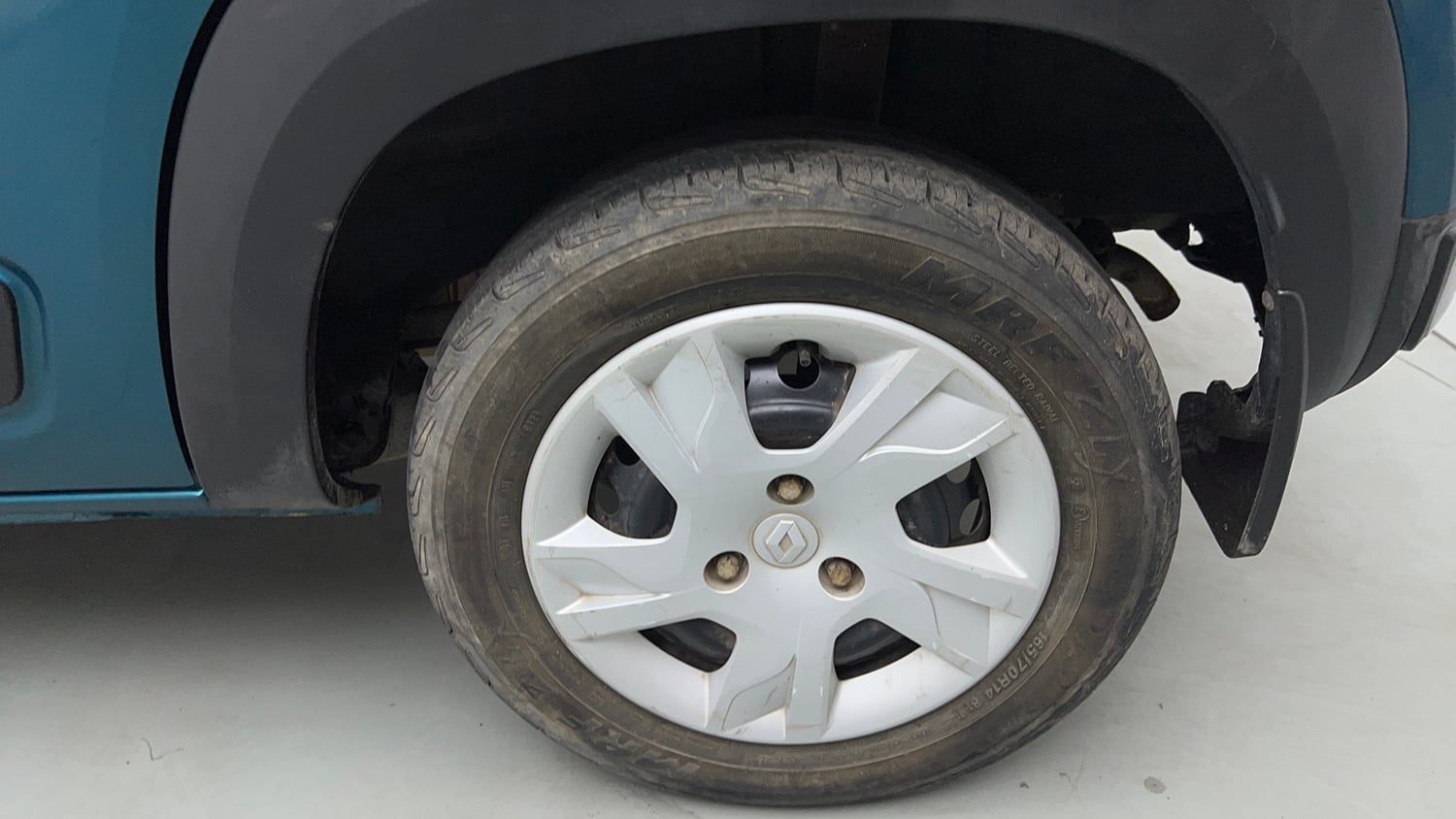 Used 2022 Renault Kwid RXT 1.0 Petrol Manual tyres LEFT REAR TYRE RIM VIEW