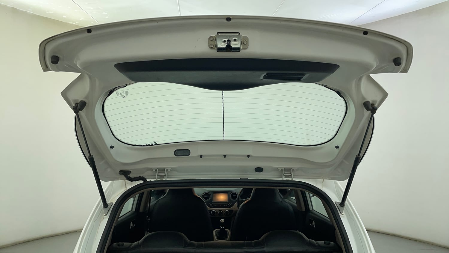 Used 2018 Hyundai Grand i10 Sportz (O) 1.2 Kappa VTVT Petrol Manual interior DICKY DOOR OPEN VIEW