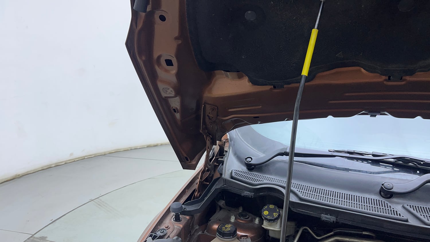 Used 2020 Ford EcoSport S MT 1.5 TDCi Diesel Manual engine ENGINE RIGHT SIDE HINGE & APRON VIEW