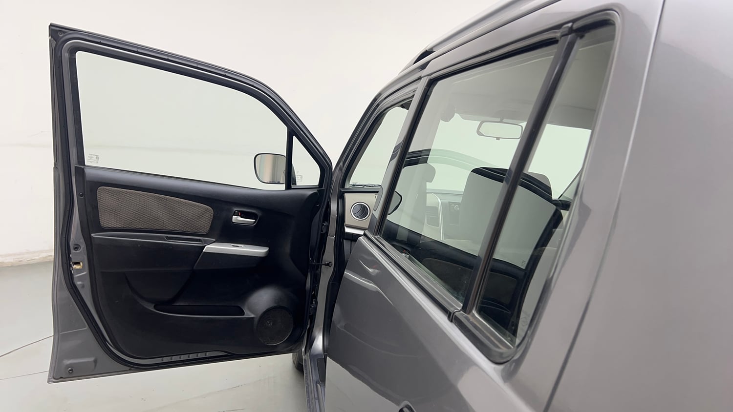 Used 2015 Maruti Suzuki Wagon R LXI CNG Cng Manual interior LEFT FRONT DOOR OPEN VIEW